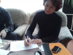 podpísanie zmluvy medzi realitnými kanceláriami, p. T. Richina /UA/ (vpravo)