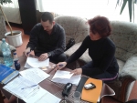 podpísanie zmluvy medzi realitnými kanceláriami, p. Bc. Ľ. Zambor/ SK/ (vľavo)