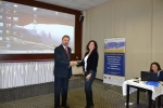 ocenenie za dôslednú účasť na projektových aktivitách preberá  p. Y.Olefirenko – Corrado /UA